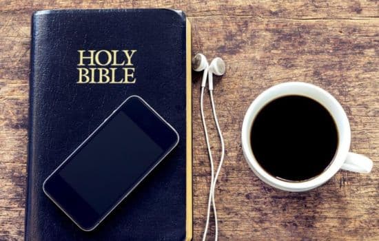 Escucha la Biblia en Audio: Una Forma Fácil y Accesible de Estar Conectado con la Palabra de Dios